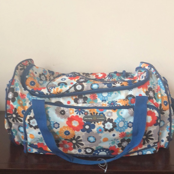 Pacific Coast Handbags - 🌼Gently used duffel bag🌼